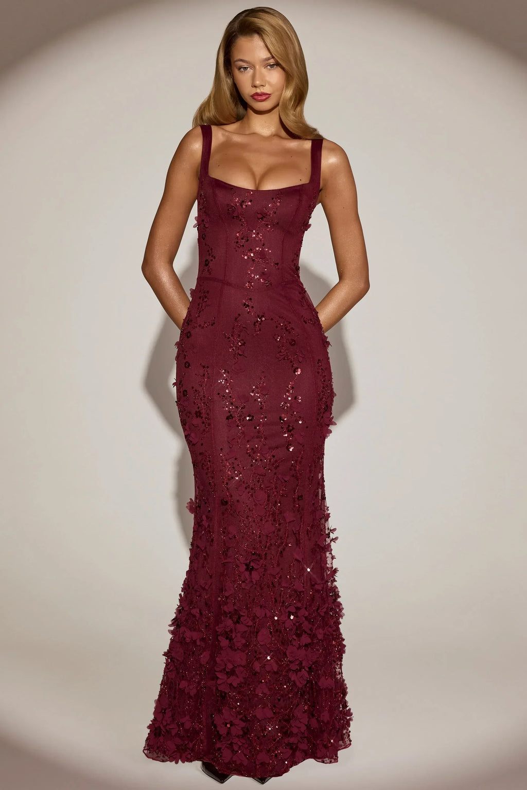 Embellished Appliqu¨¦ Soft-Scoop Corset Gown in Wine Red