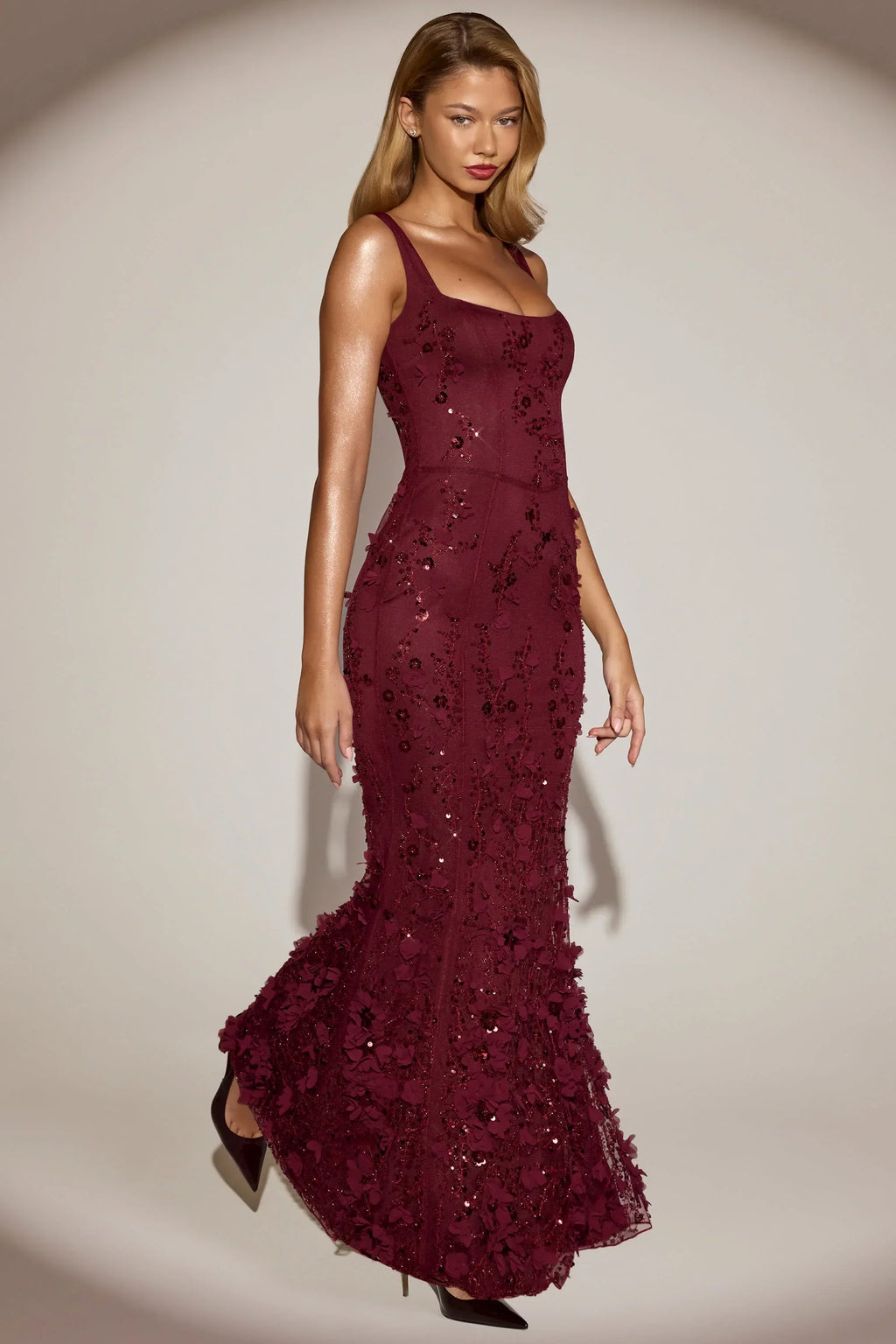 Embellished Appliqu¨¦ Soft-Scoop Corset Gown in Wine Red