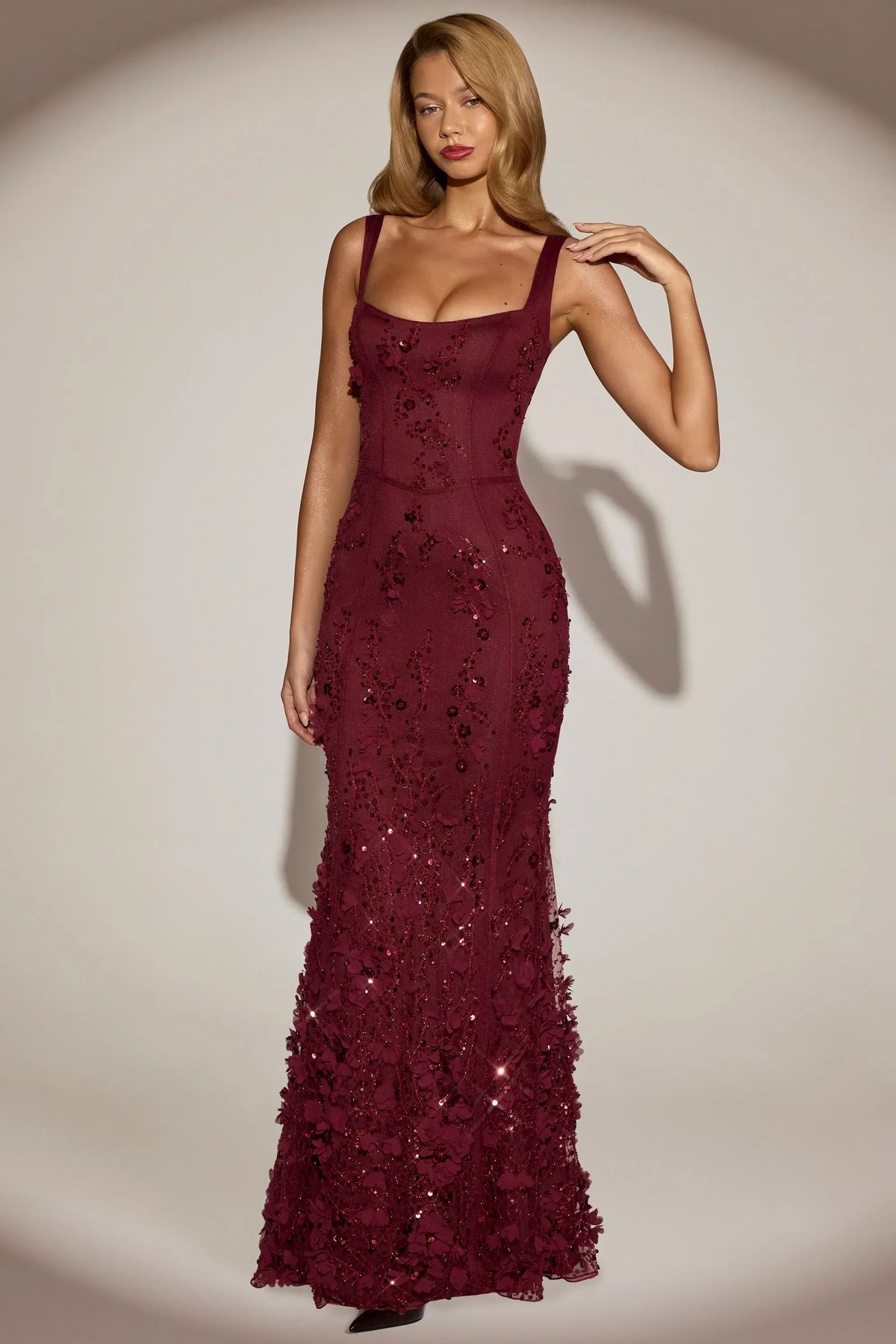 Embellished Appliqu¨¦ Soft-Scoop Corset Gown in Wine Red